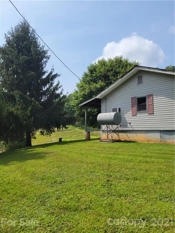 150 Kimberly DR, Hot Springs, NC 28743