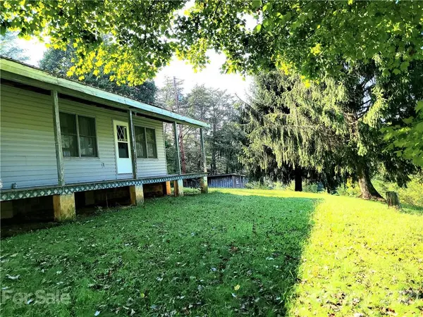 150 Kimberly DR, Hot Springs, NC 28743
