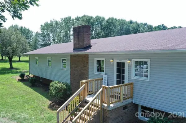 3376 40th Avenue PL NE, Hickory, NC 28601