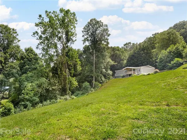 31 Honey Locust LN, Candler, NC 28715