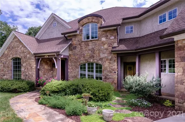 651 32nd Avenue DR NW, Hickory, NC 28601