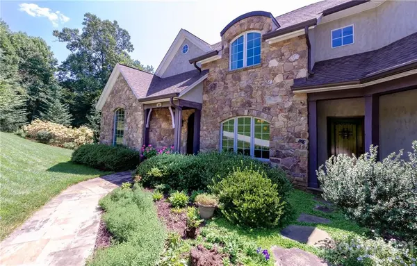 651 32nd Avenue DR NW, Hickory, NC 28601