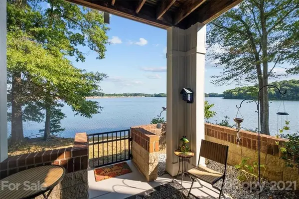 915 Northeast DR #1, Davidson, NC 28036