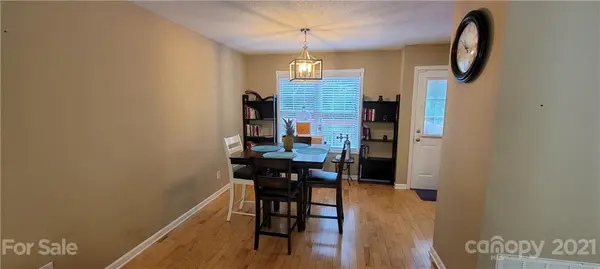 2051 16th Avenue PL SW, Hickory, NC 28602