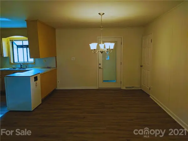 705 Honeywood LN, Gastonia, NC 28056