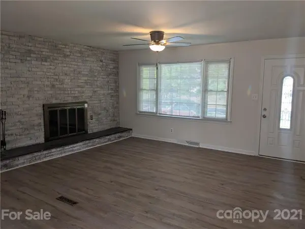 705 Honeywood LN, Gastonia, NC 28056