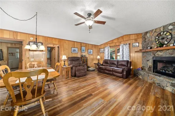 95 Hillcrest RD, Maggie Valley, NC 28751