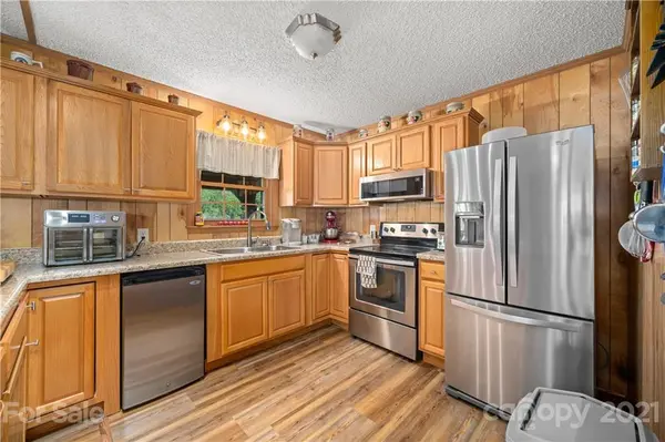 95 Hillcrest RD, Maggie Valley, NC 28751