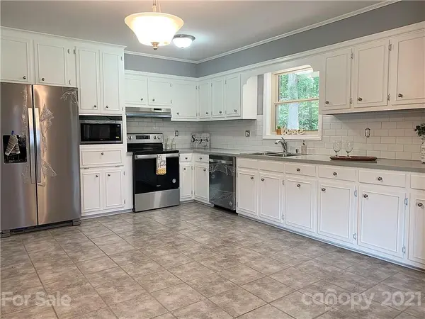 1848 Sigmon Dairy RD, Newton, NC 28658
