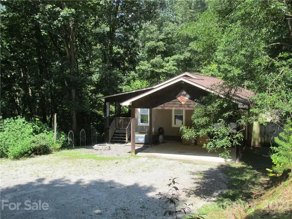 53 Fullwood LN, Sylva, NC 28779