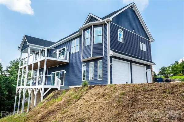 7768 Pinecone LN, Hickory, NC 28602