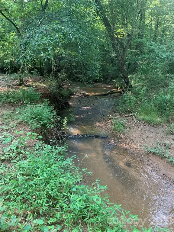1195 Lambert DR, Hiddenite, NC 28636