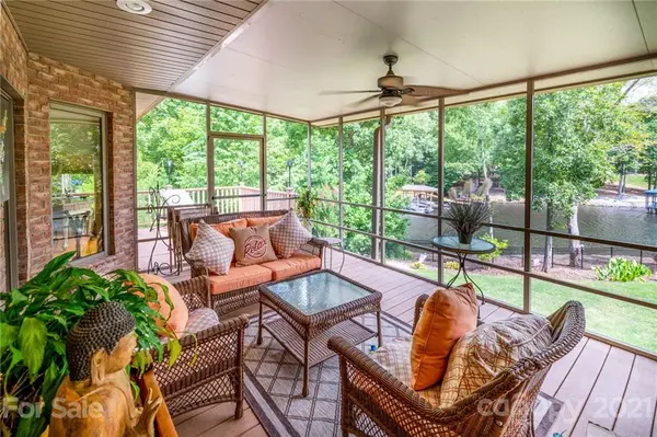 3594 Live Oaks AVE, Terrell, NC 28682