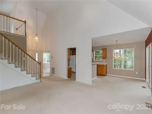28 Secretariat DR, Hendersonville, NC 28792