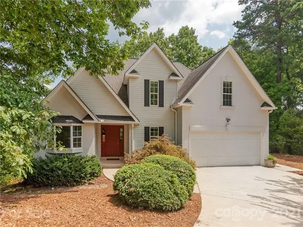 28 Secretariat DR, Hendersonville, NC 28792