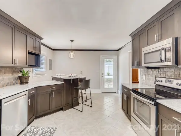 4033 Matthews Mint Hill RD, Matthews, NC 28105