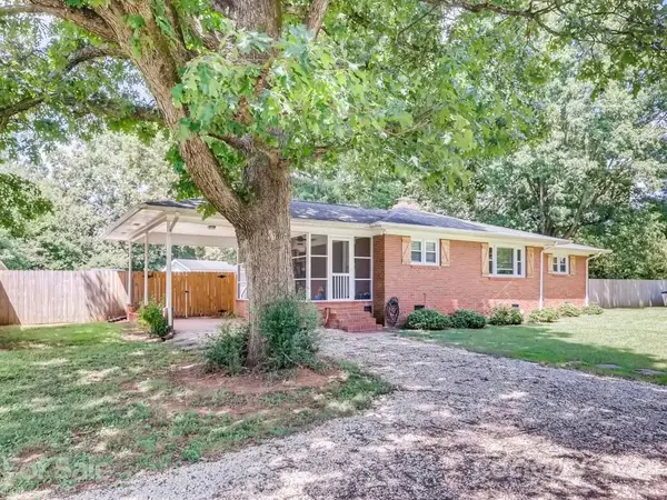 4033 Matthews Mint Hill RD, Matthews, NC 28105