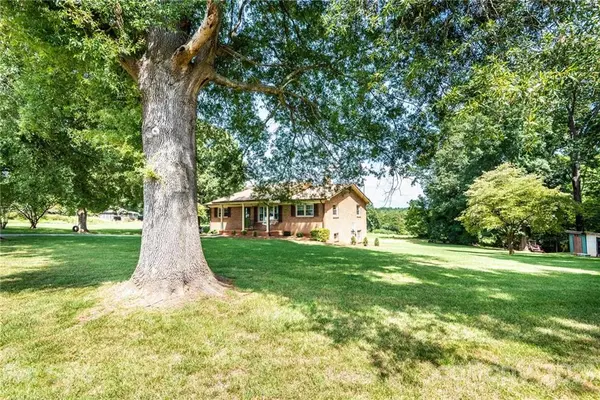 3064 Sandy Ford RD, Newton, NC 28658