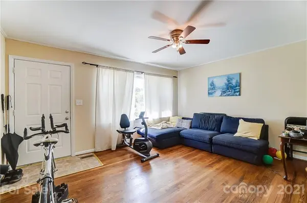 1916 Pine Top DR, Gastonia, NC 28054