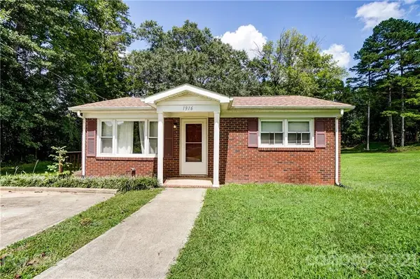 1916 Pine Top DR, Gastonia, NC 28054