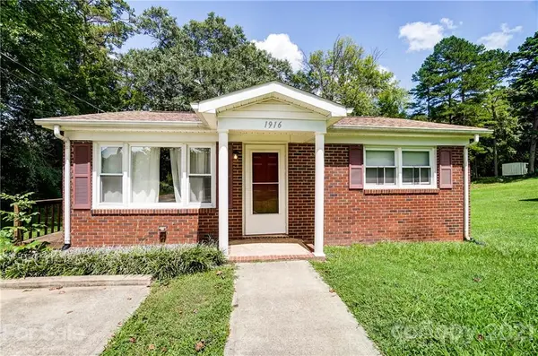 1916 Pine Top DR, Gastonia, NC 28054