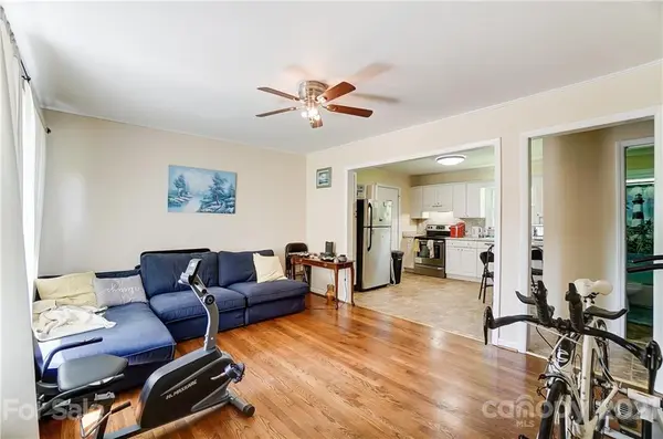 1916 Pine Top DR, Gastonia, NC 28054