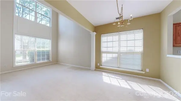 3433 Laurenhurst LN, Charlotte, NC 28270
