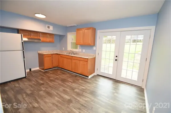 420 4th ST, Hickory, NC 28602