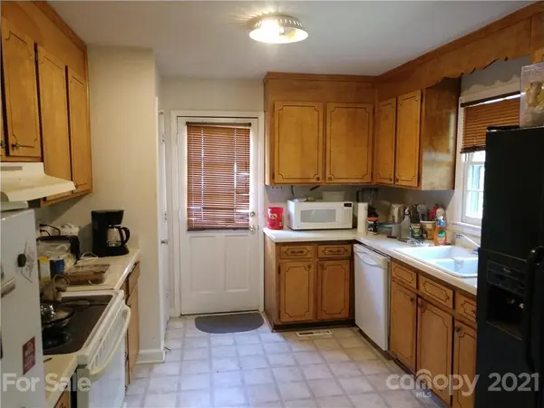 1226 Fox Run DR, Charlotte, NC 28212