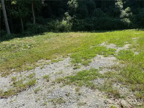 305 Glenn Bridge RD, Arden, NC 28704