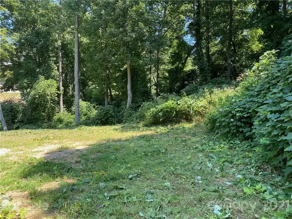 305 Glenn Bridge RD, Arden, NC 28704