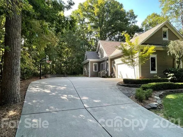 8152 Deep Water LN #8, Denver, NC 28037