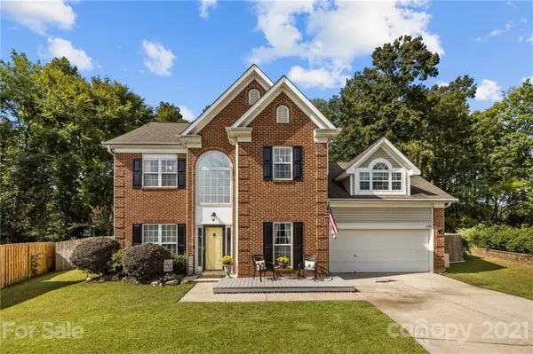 16106 Greybriar Forest LN, Charlotte, NC 28278