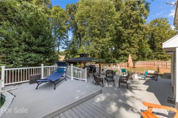 16106 Greybriar Forest LN, Charlotte, NC 28278