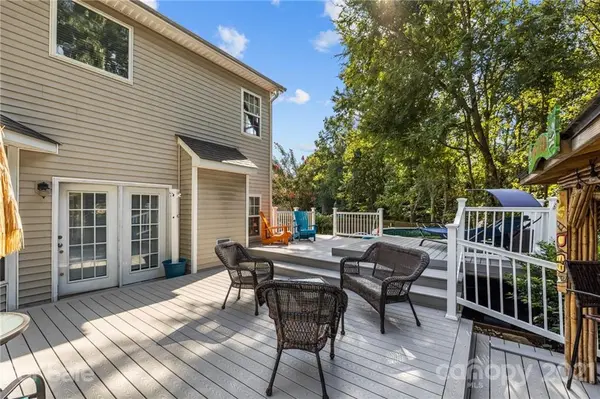 16106 Greybriar Forest LN, Charlotte, NC 28278