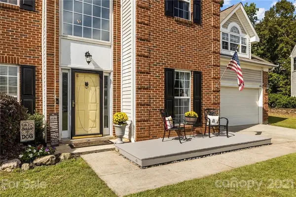16106 Greybriar Forest LN, Charlotte, NC 28278