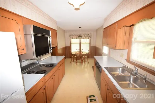204 Lincoln DR, Forest City, NC 28043