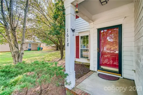 1618 Jeffrey Bryan DR, Charlotte, NC 28213