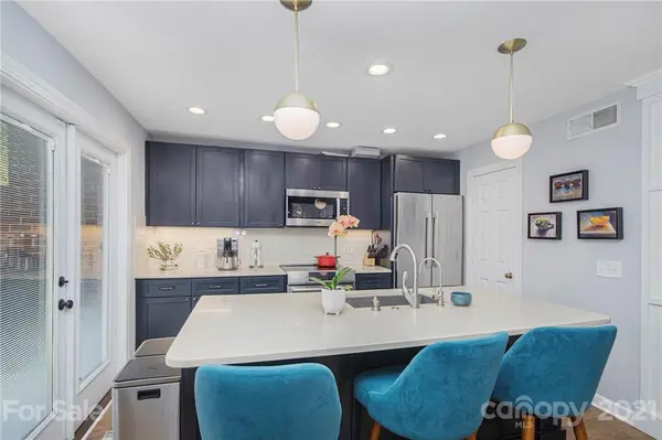 329 Settlers LN, Charlotte, NC 28202