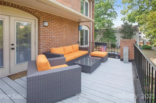 329 Settlers LN, Charlotte, NC 28202