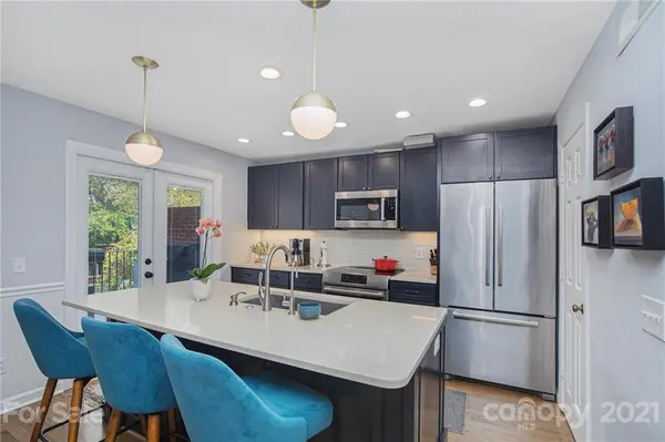 329 Settlers LN, Charlotte, NC 28202