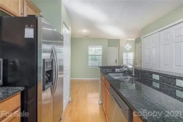 525 Olmsted Park PL #H, Charlotte, NC 28203