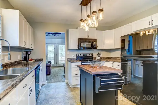 263 Commodore LOOP #64, Mooresville, NC 28117