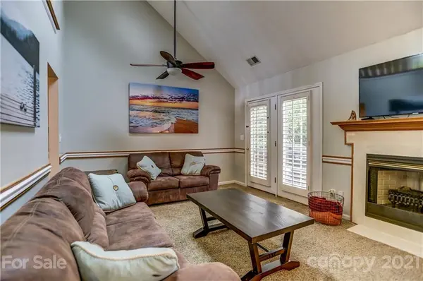 263 Commodore LOOP #64, Mooresville, NC 28117