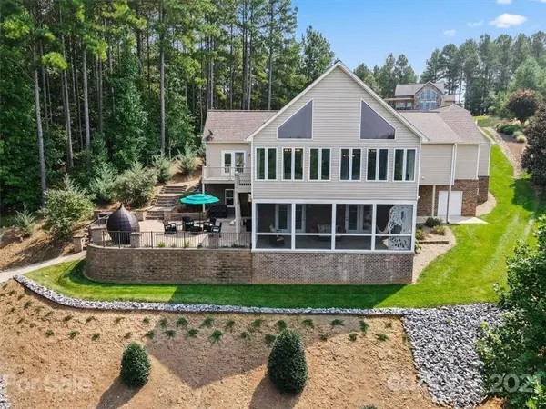 124 Edgewater CT, Granite Falls, NC 28630