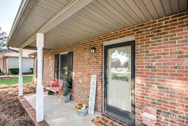 127 1st AVE N, Conover, NC 28613