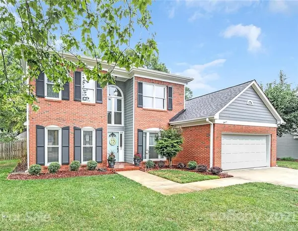 9817 Leaf Arbor LN, Charlotte, NC 28277