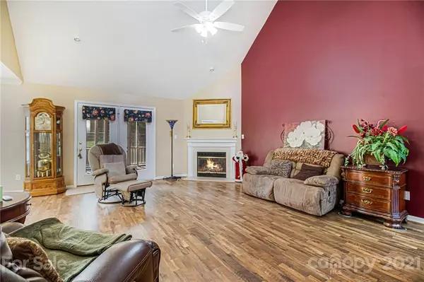 1544 Lavington CT, Gastonia, NC 28056
