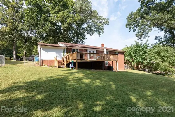 1156 11th Street CIR NW, Hickory, NC 28601