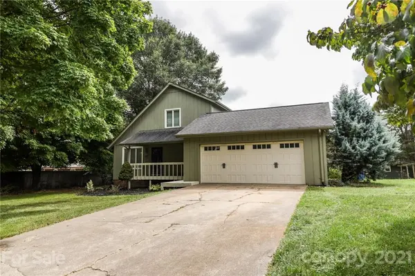4995 Forest Ridge DR, Hickory, NC 28602